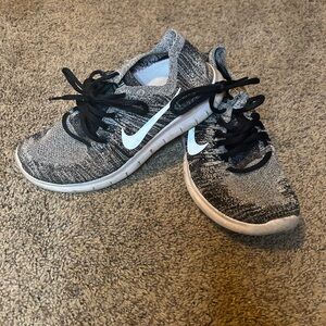 Women’s Nike Black/White - Size 8